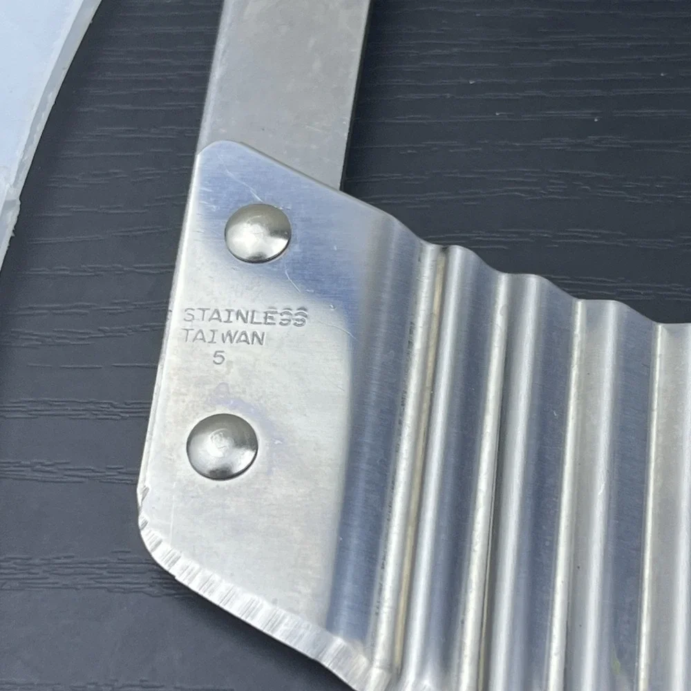 Pampered Chef Crinkle Cutter w/ Safety Guard Stainless Steel Wavy Slicer Chopper